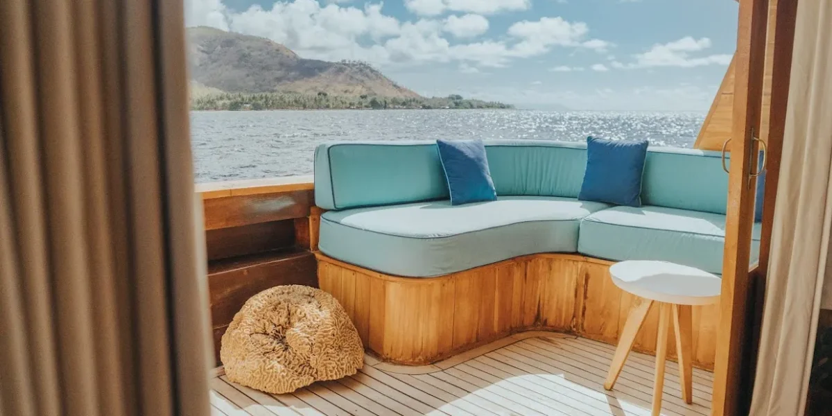 Magia 2 Boat Charter | Magia 2 Master Cabin Putri Duyung Balcony | Komodo Luxury