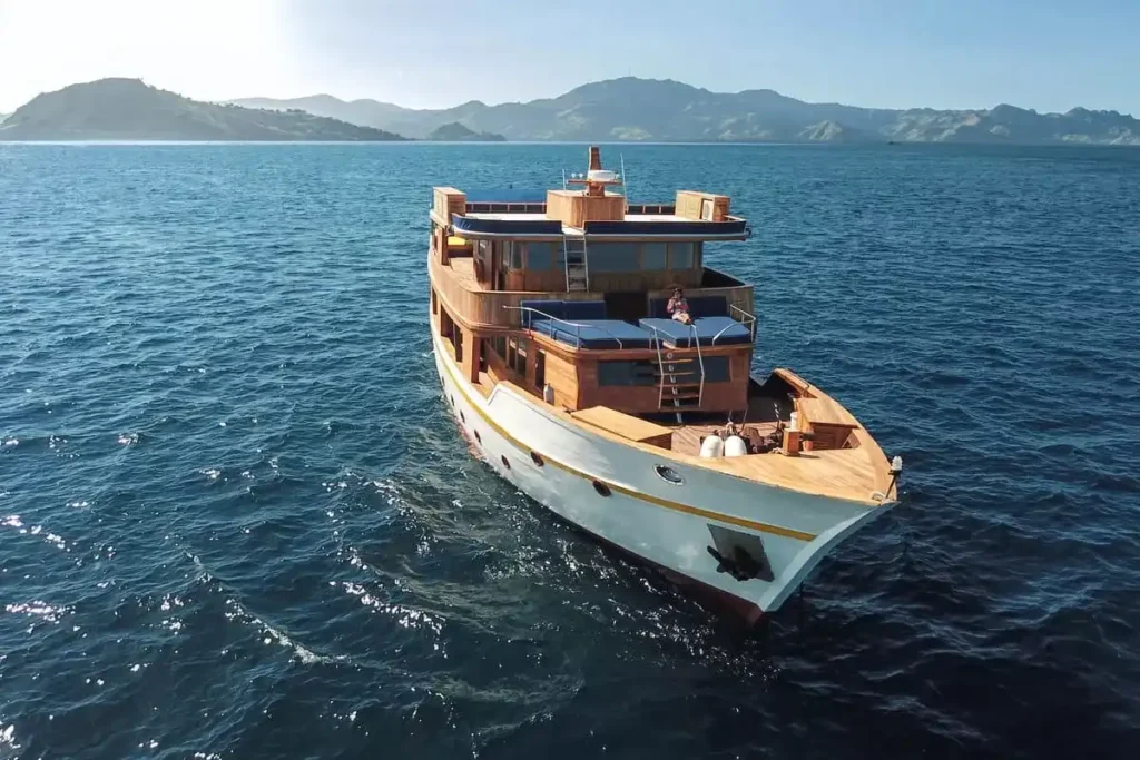 Magia II | Luxury Diving Yacht Komodo | Komodo Luxury