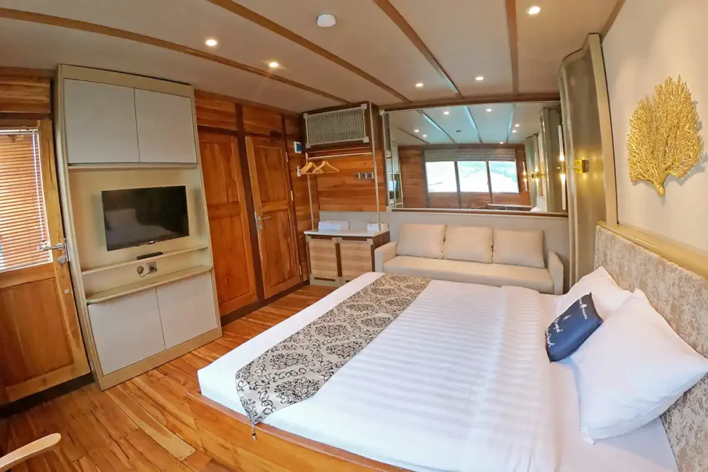 Premium Facilities Onboard | High End Komodo Liveaboard | Komodo Island Tour | Komodo Luxury