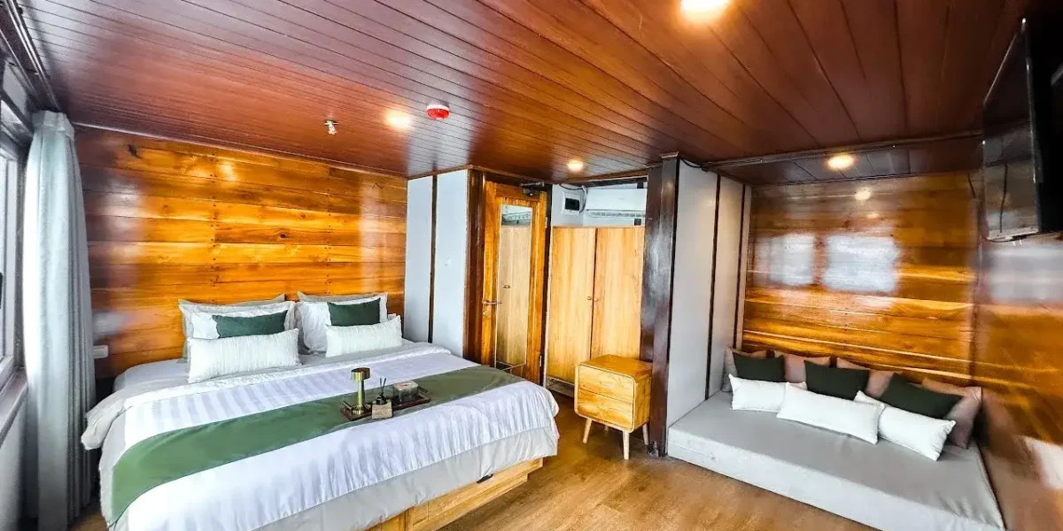 Neptune Cruise Phinisi | Neptune Junioar Suite | Komodo Tour | Komodo Luxury