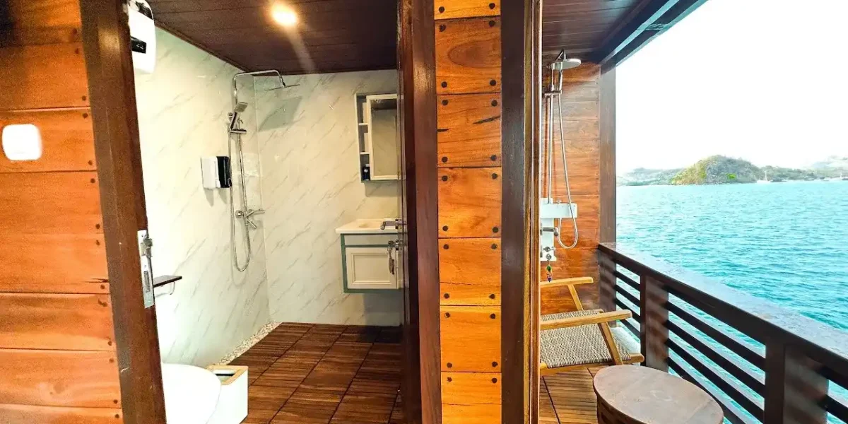 Neptune Cruise Phinisi | Neptune Junioar Suite Balcony | Komodo Tour | Komodo Luxury