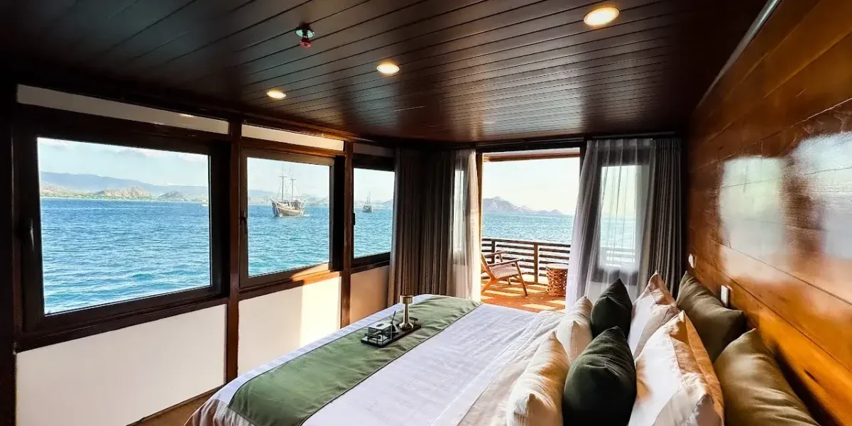 Neptune Cruise Phinisi | Neptune Mansard I | Komodo Tour | Komodo Luxury