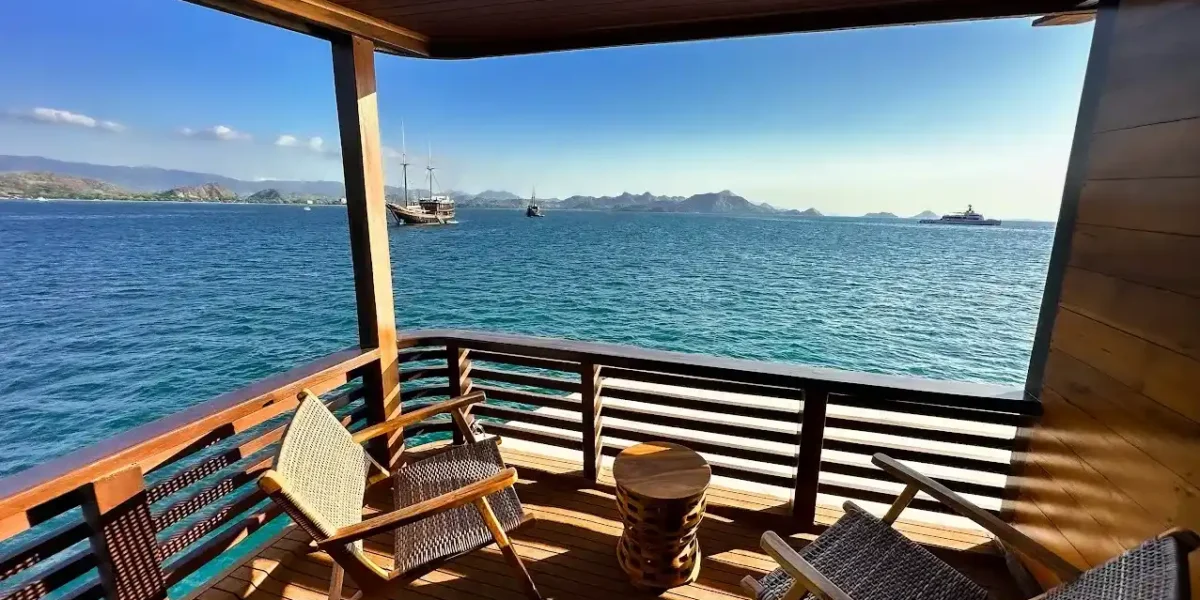 Neptune Cruise Phinisi | Neptune Mansard I Balcony | Komodo Tour | Komodo Luxury