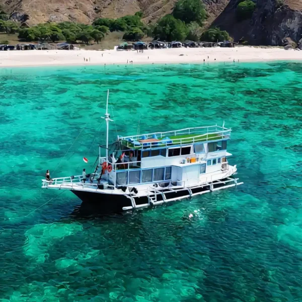 3 Island Exterior Phinisi Boat Charter | Komodo Luxury