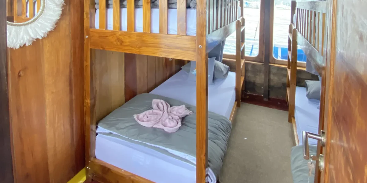 3 Island Liveaboard Phinisi Boat Charter | 3 Island liveaboard – Sharing Cabin | Komodo Luxury