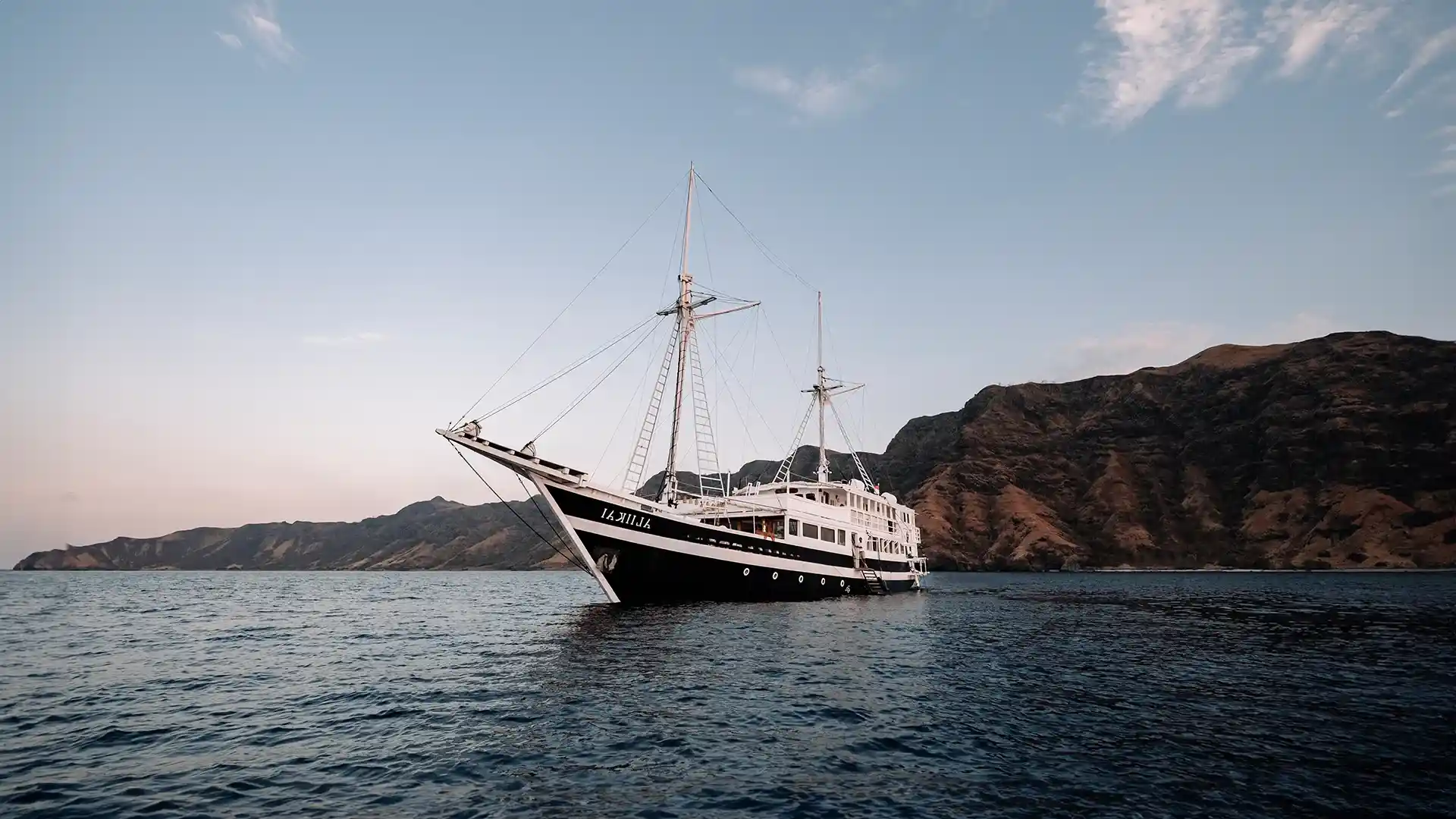 Aliikai Yacht Cruise Phinisi Charter by Komodo Luxury