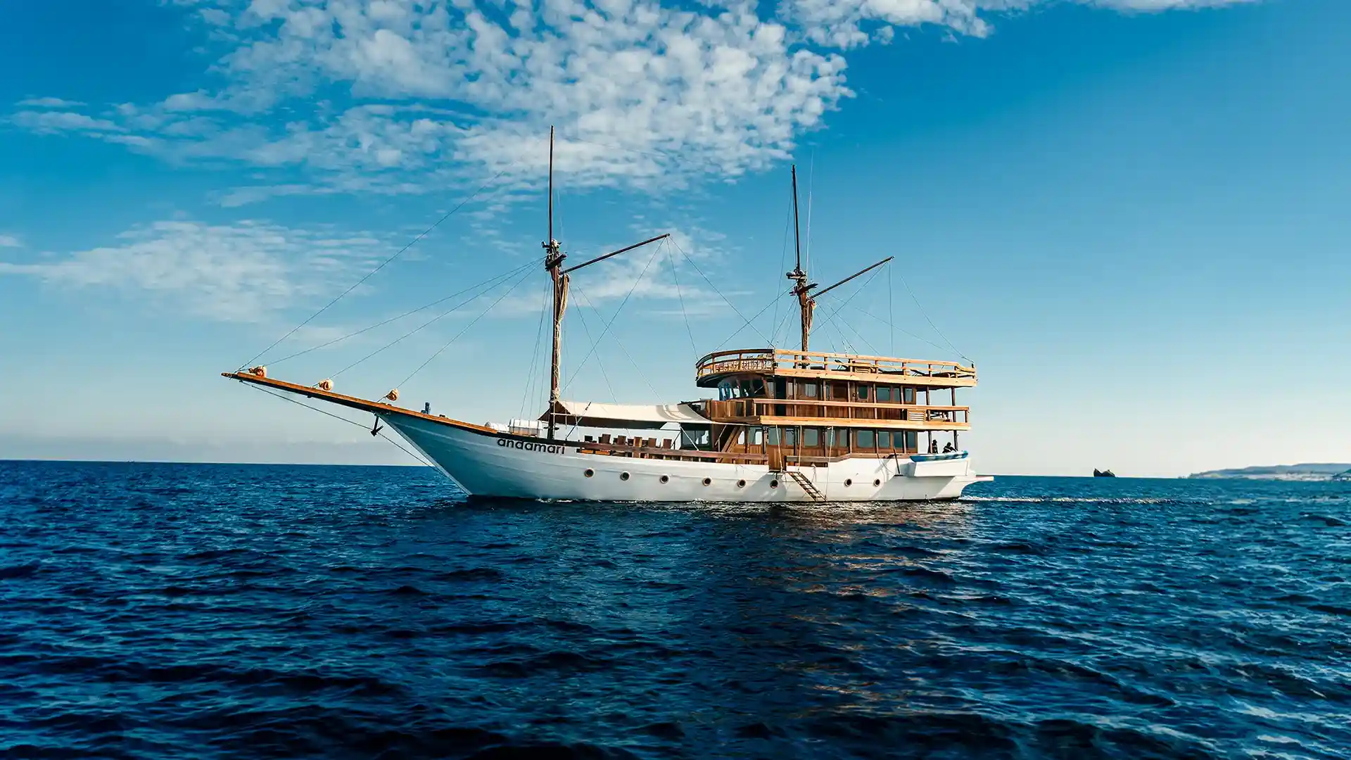 Andamari Yacht Cruise Phinisi Charter by Komodo Luxury