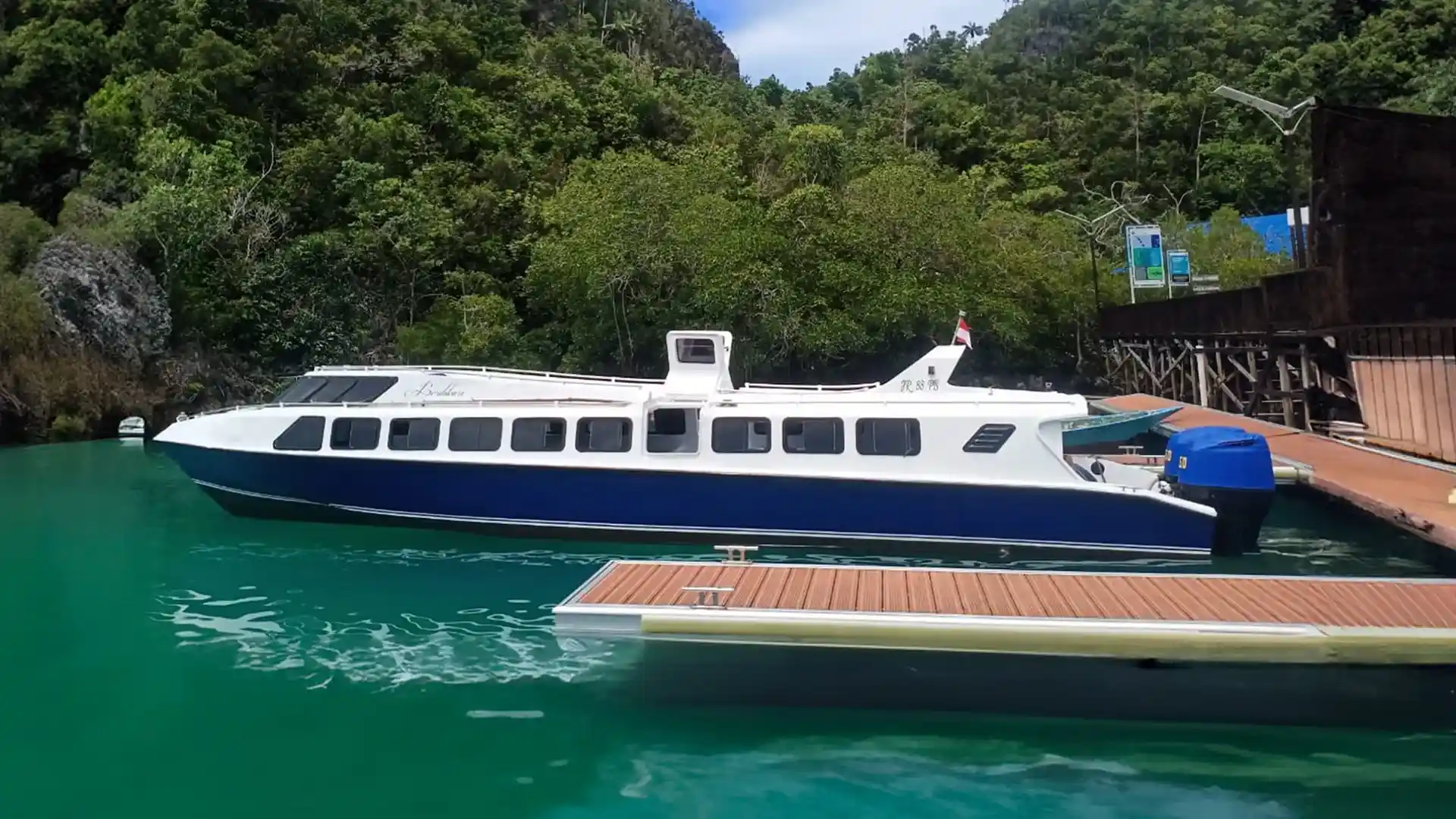Berdikari 1 Speedboat Charter by Komodo Luxury