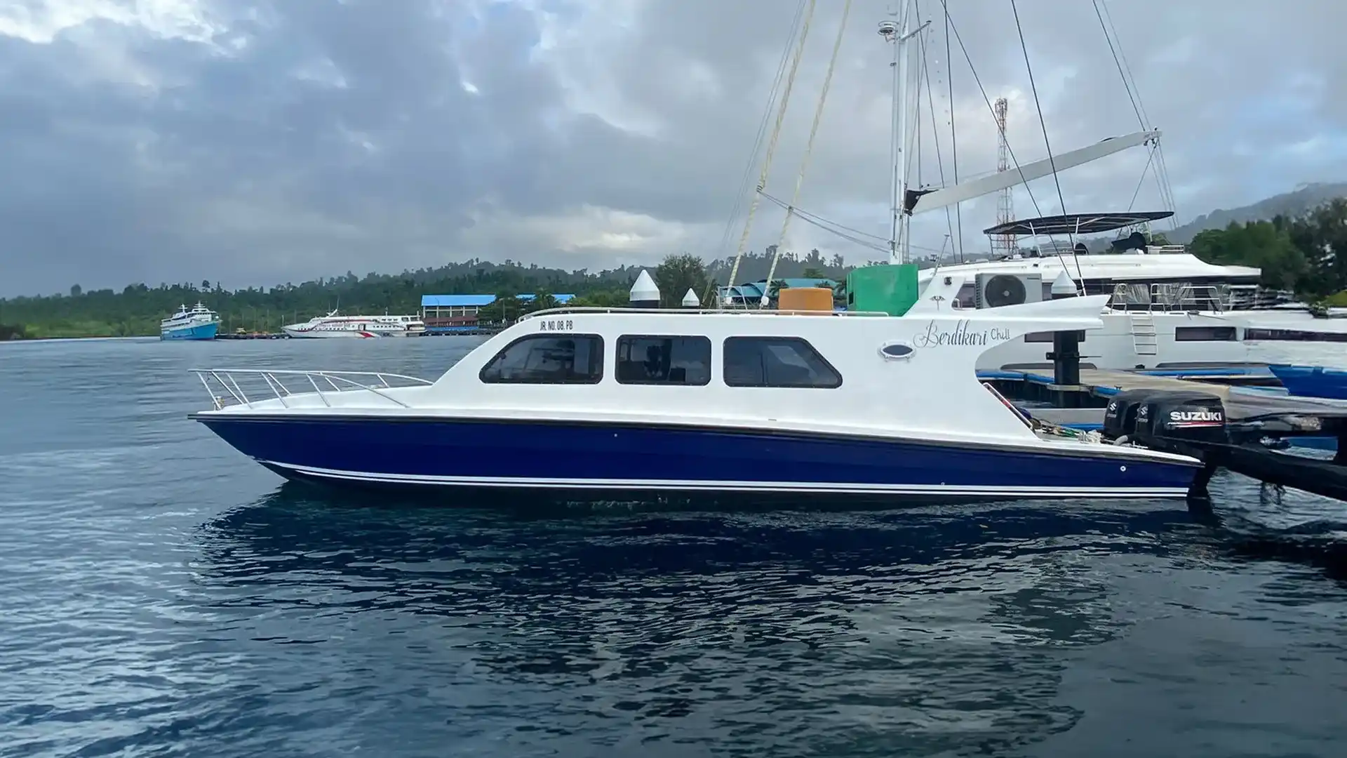 Berdikari 2 Speedboat Charter by Komodo Luxury