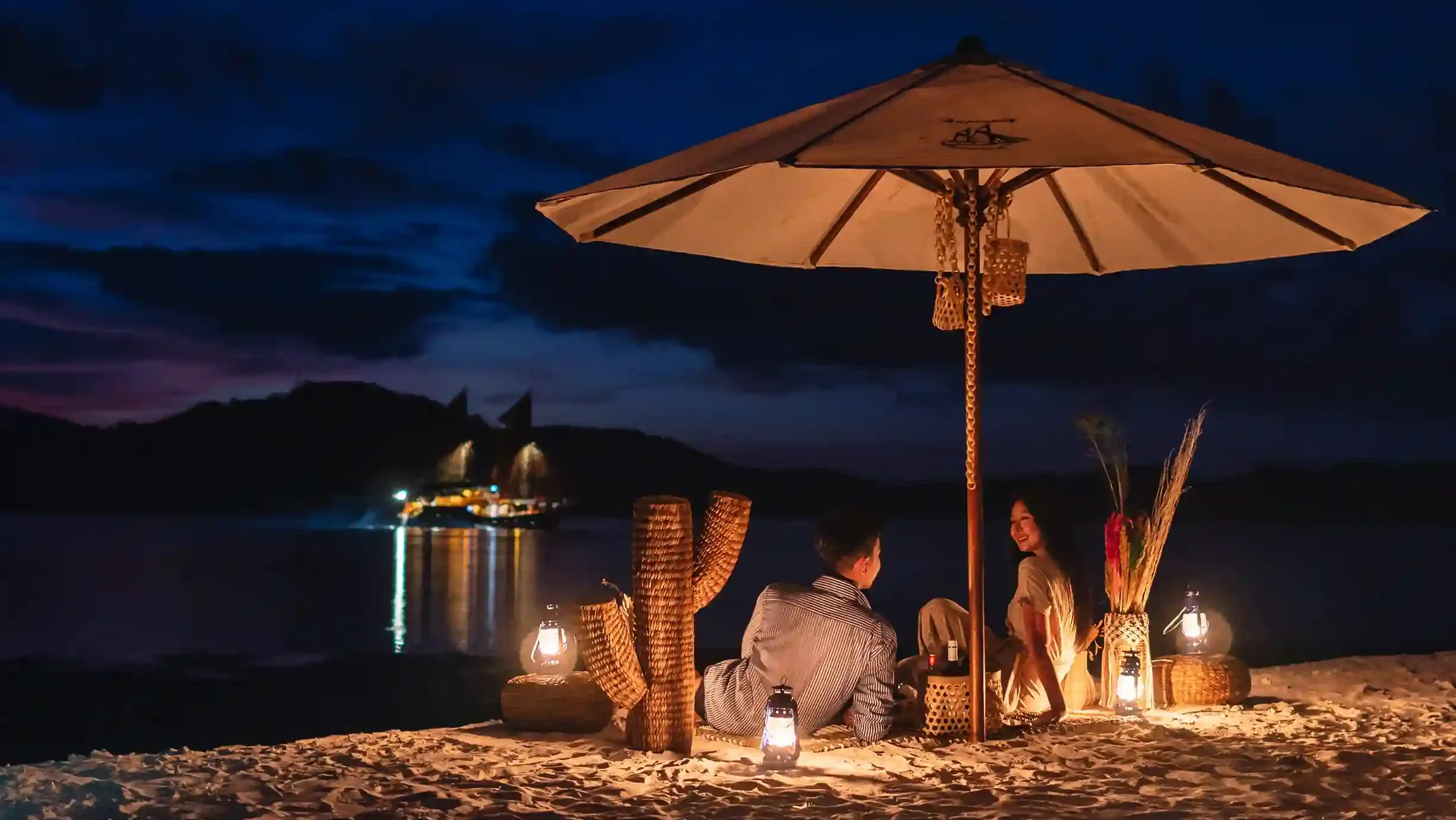 Private Dinner Honeymoon Cruise | Sunset Dining | Komodo Luxury