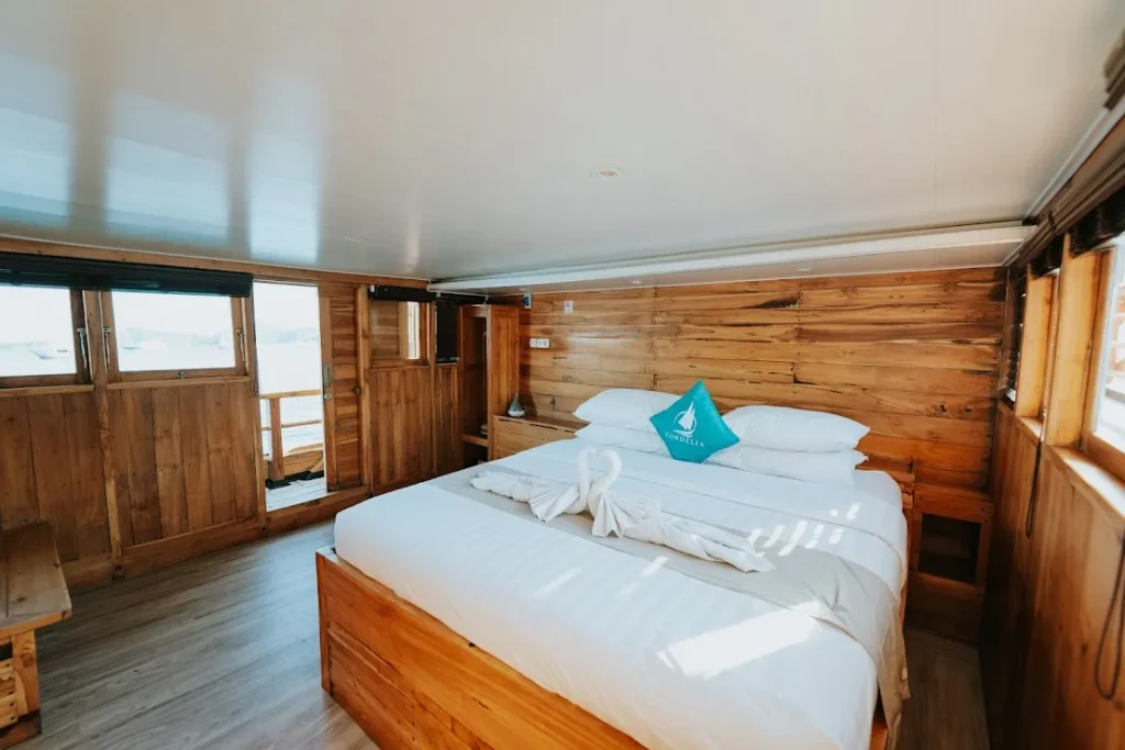 Cordelia Phinisi Saphire Cabin | Cordelia Phinisi Boat Charter | Komodo Luxury