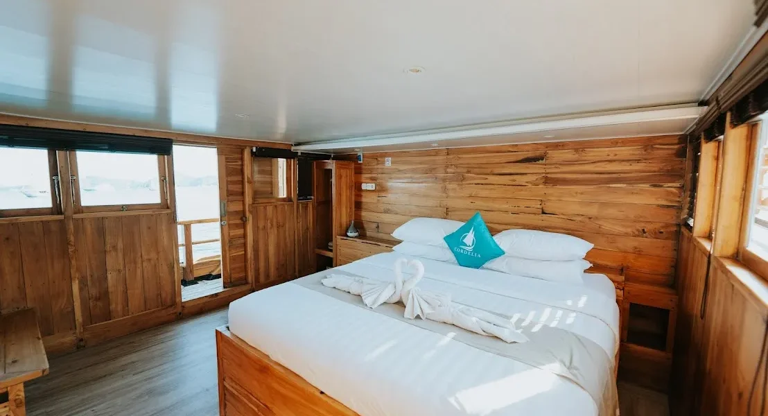 科迪莉亚·菲尼西号蓝宝石客舱 | 科迪莉亚·菲尼西号游艇包租 | 科莫多豪华游艇