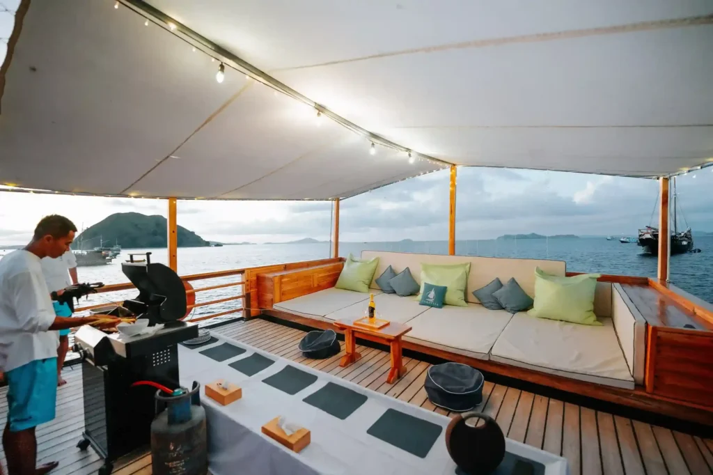 Cordelia Yacht Cruise Outdoor | Komodo Luxury
