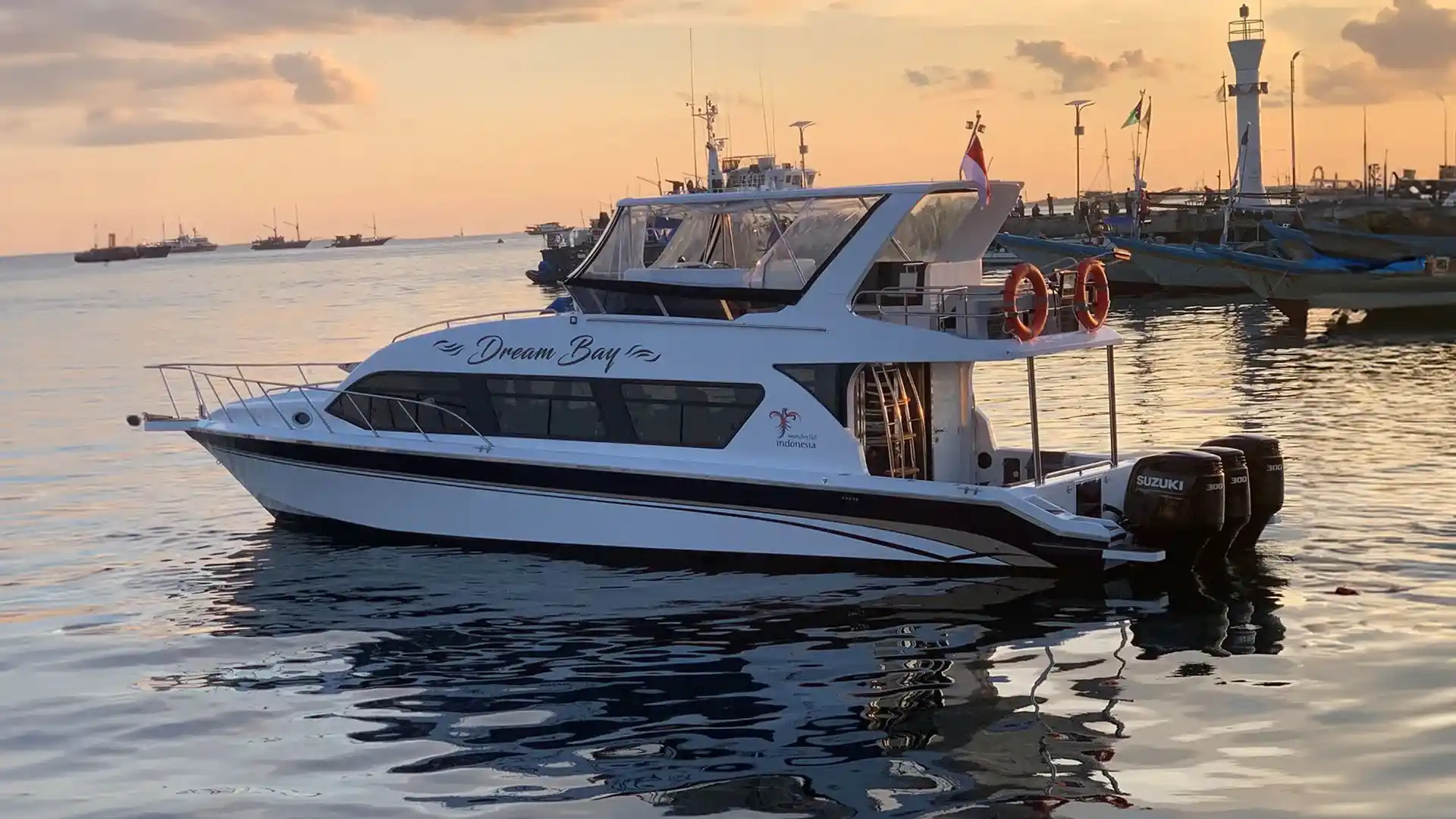 Dream Bay Speedboat Charter by Komodo Luxury