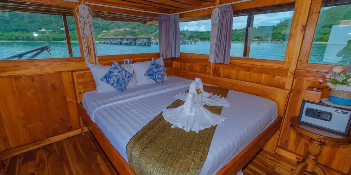 Dream Ocean Phinisi Boat Charter | Dream Ocean Phinisi Master Cabin | KomodoLuxury