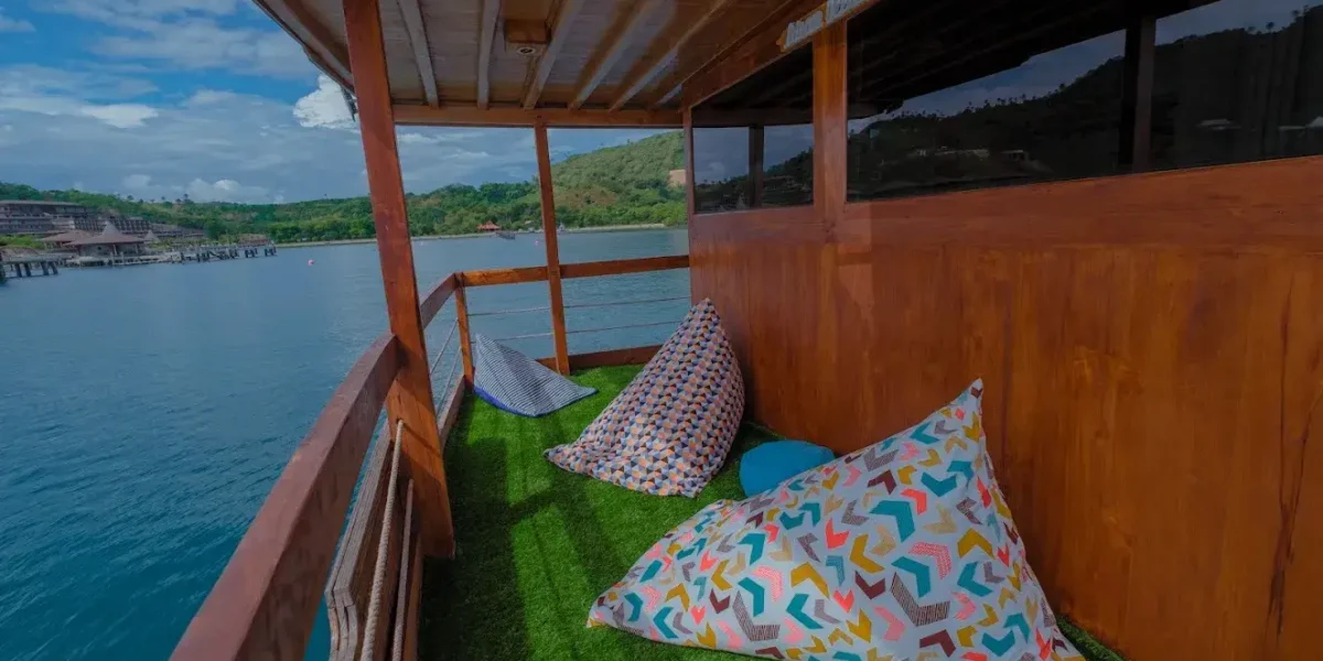 Dream Ocean Phinisi Boat Charter | Dream Ocean Phinisi Master Cabin Balcony | KomodoLuxury