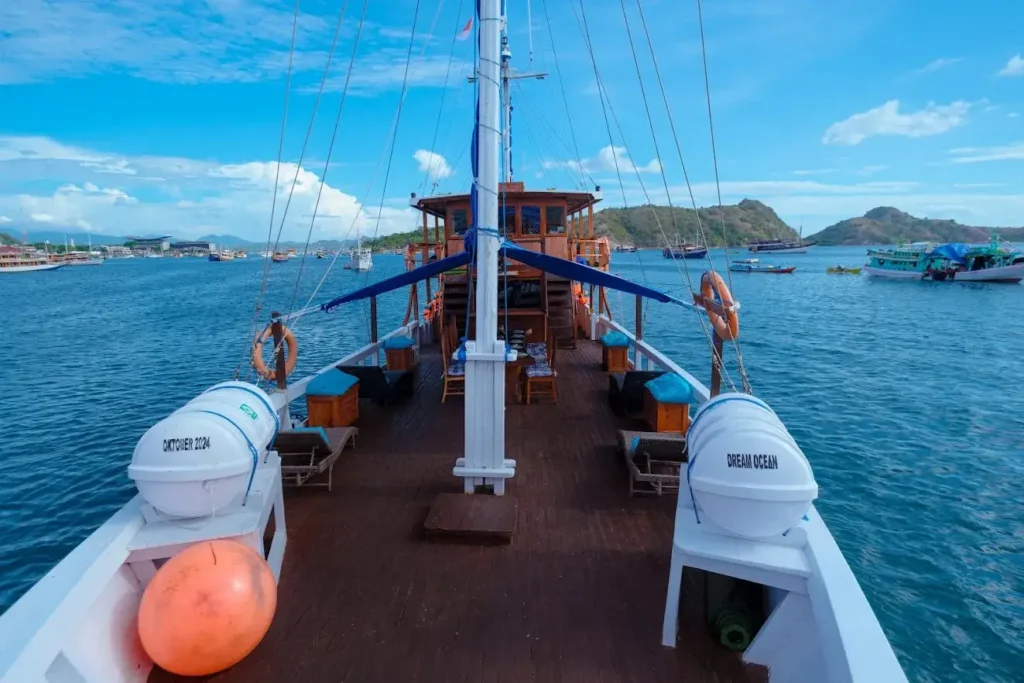 Dream Ocean Phinisi Boat Charter | Dream Ocean Phinisi Outdoor Area | KomodoLuxury