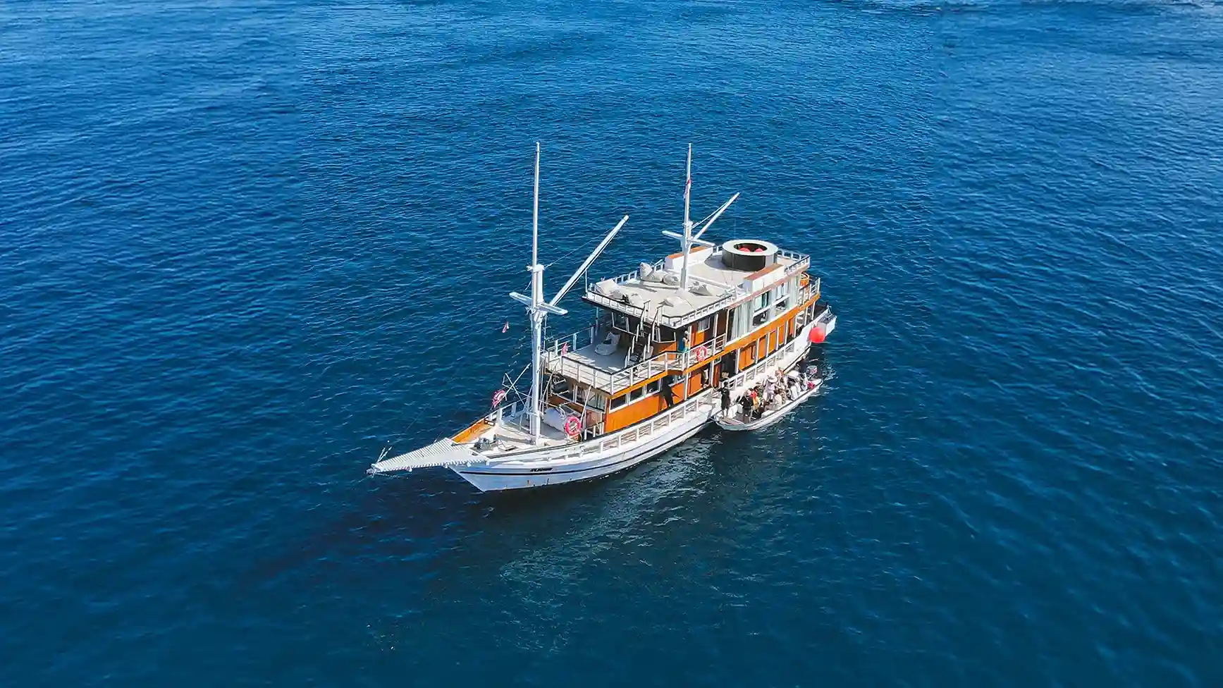 Elysian Yacht Cruise Phinisi Charter by Komodo Luxury