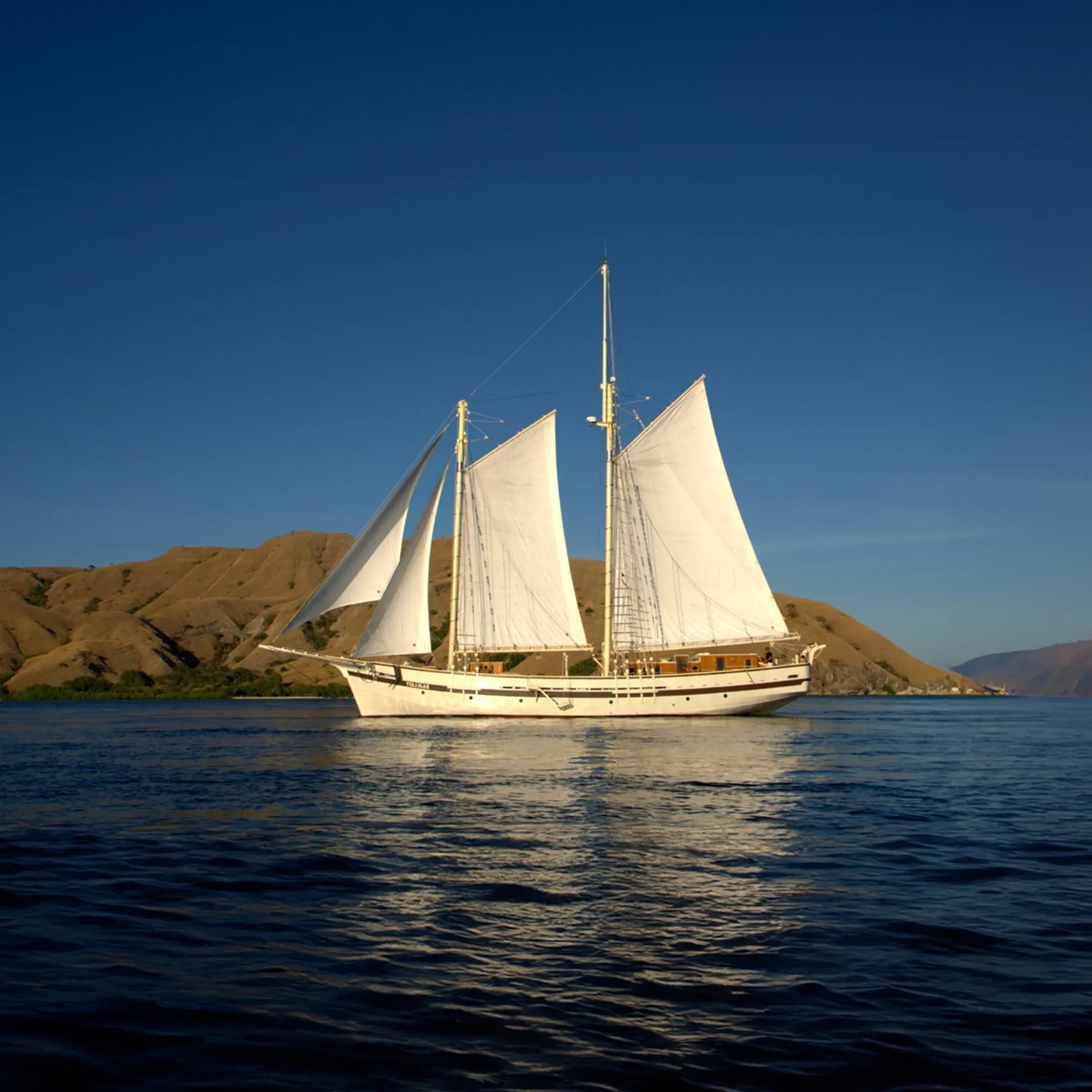 Emperor Raja Laut Yacht Cruise Phinisi - KomodoLuxury