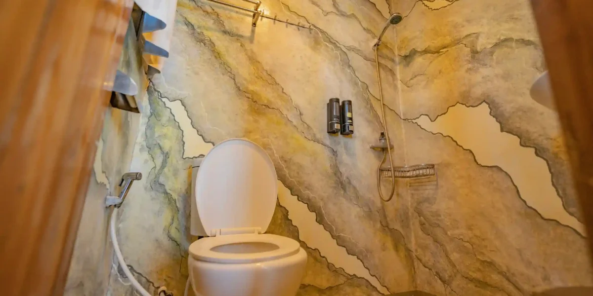 Family Ocean Cabin Bathroom Lamborajo II Phinisi