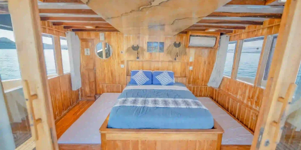 Family Ocean Cabin Room Lamborajo II Phinisi