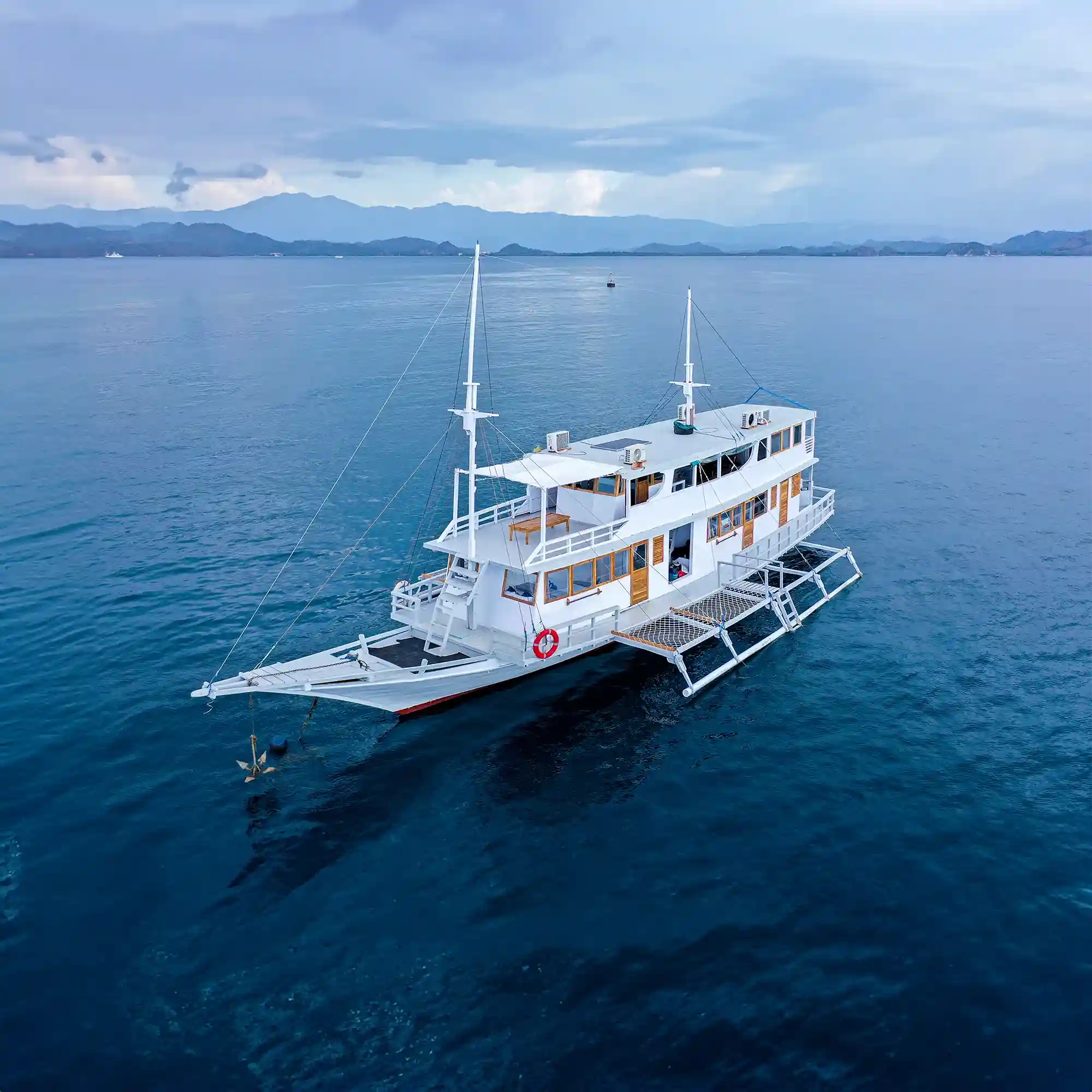 IJC Yacht Cruise Phinisi - KomodoLuxury