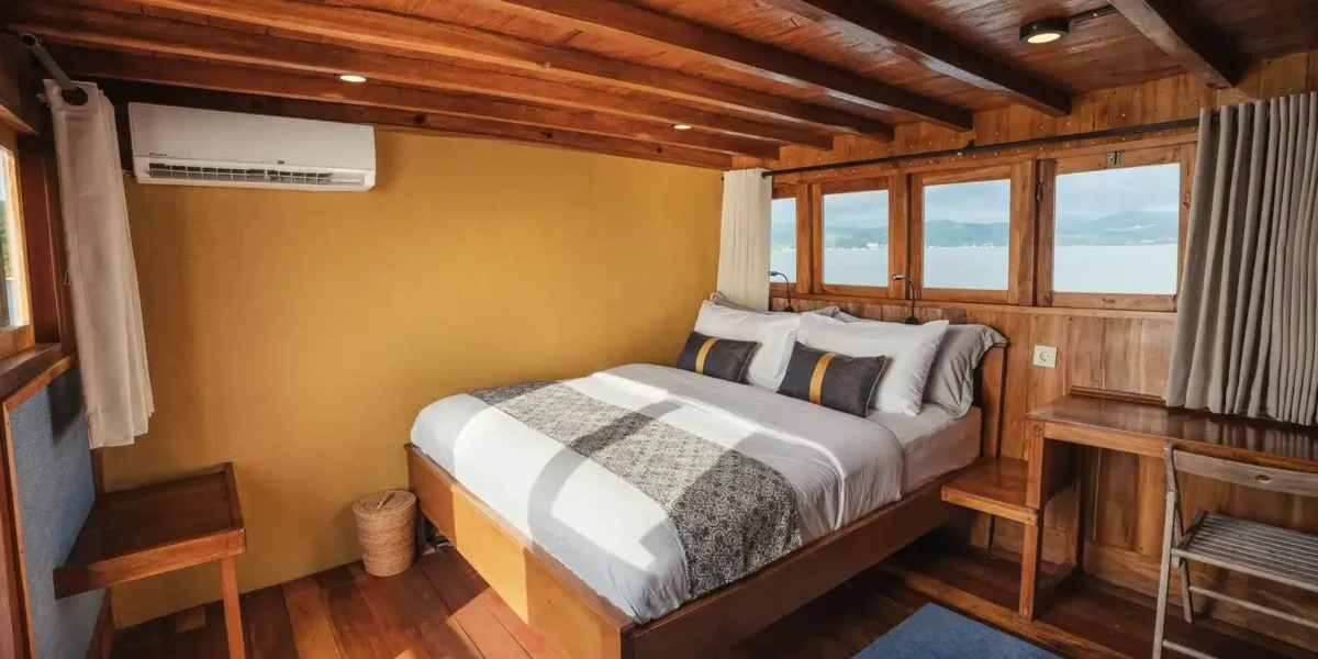 Samara I Phinisi boat Charter | Kenawa Cabin Samara I Phinisi | Komodo Luxury