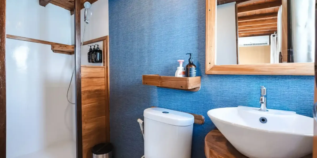 Samara I Phinisi boat Charter | Kelor & Padar Cabin Bathroom Samara I Phinisi | Komodo Luxury