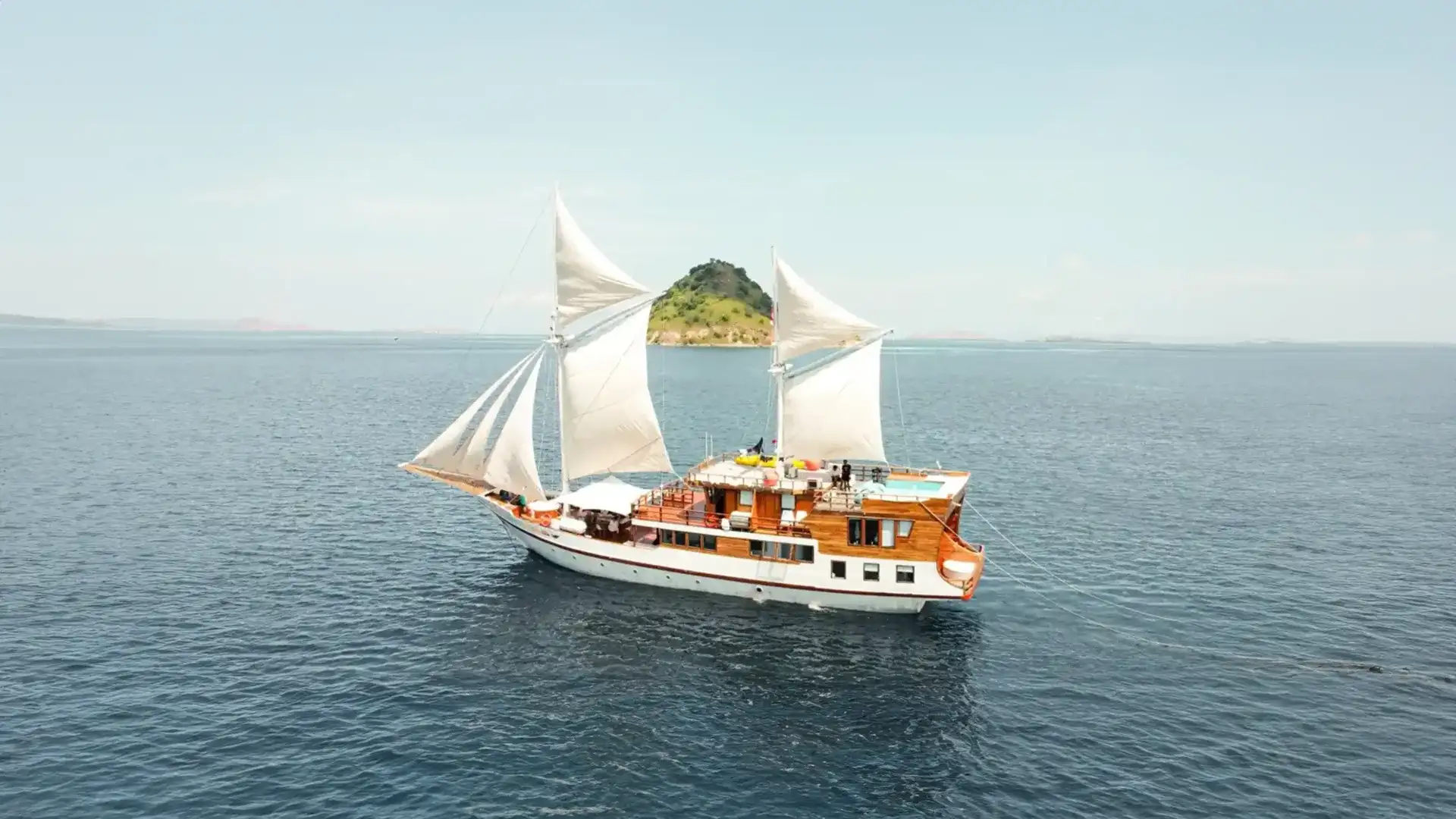 Lombok to Flores Boat & Cabin Options | Komodo National Park | Komodo Luxury