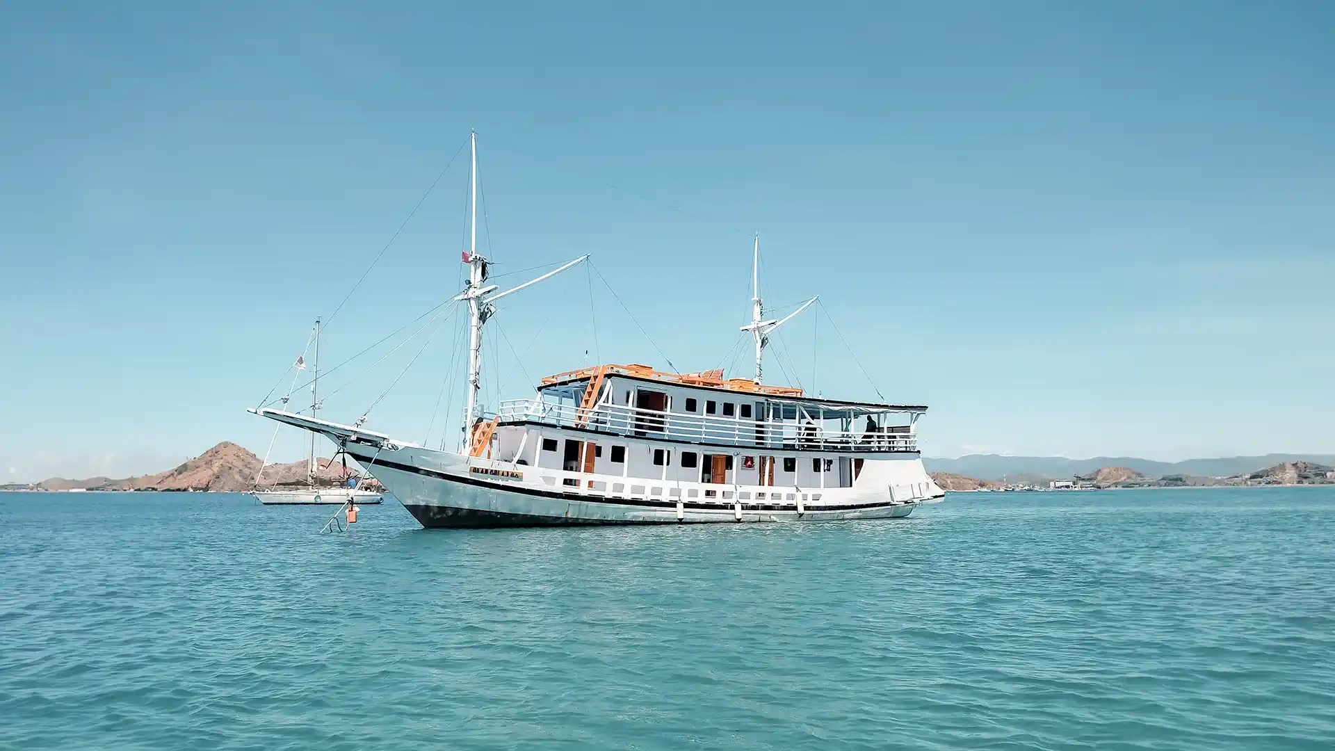 Lamborajo 1 Yacht Cruise Phinisi Charter by Komodo Luxury