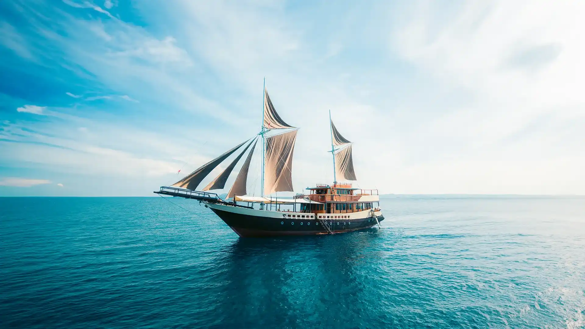 Lamborajo 2 Yacht Cruise Phinisi Charter by Komodo Luxury