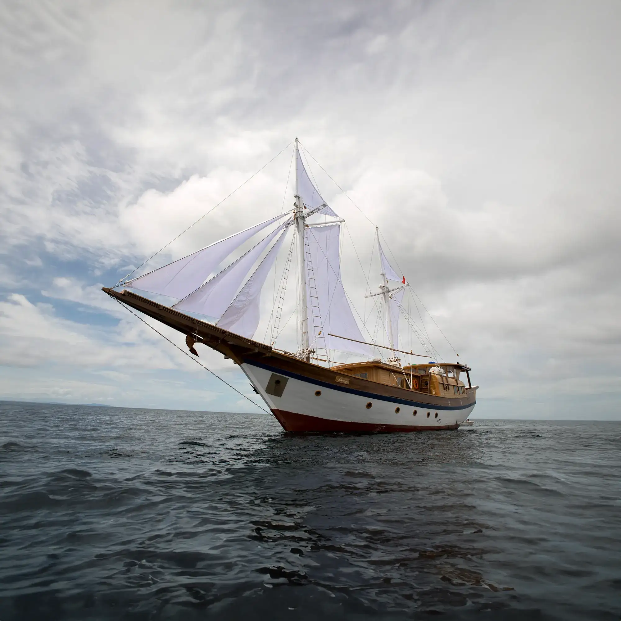 Leyla Yacht Cruise Phinisi - KomodoLuxury