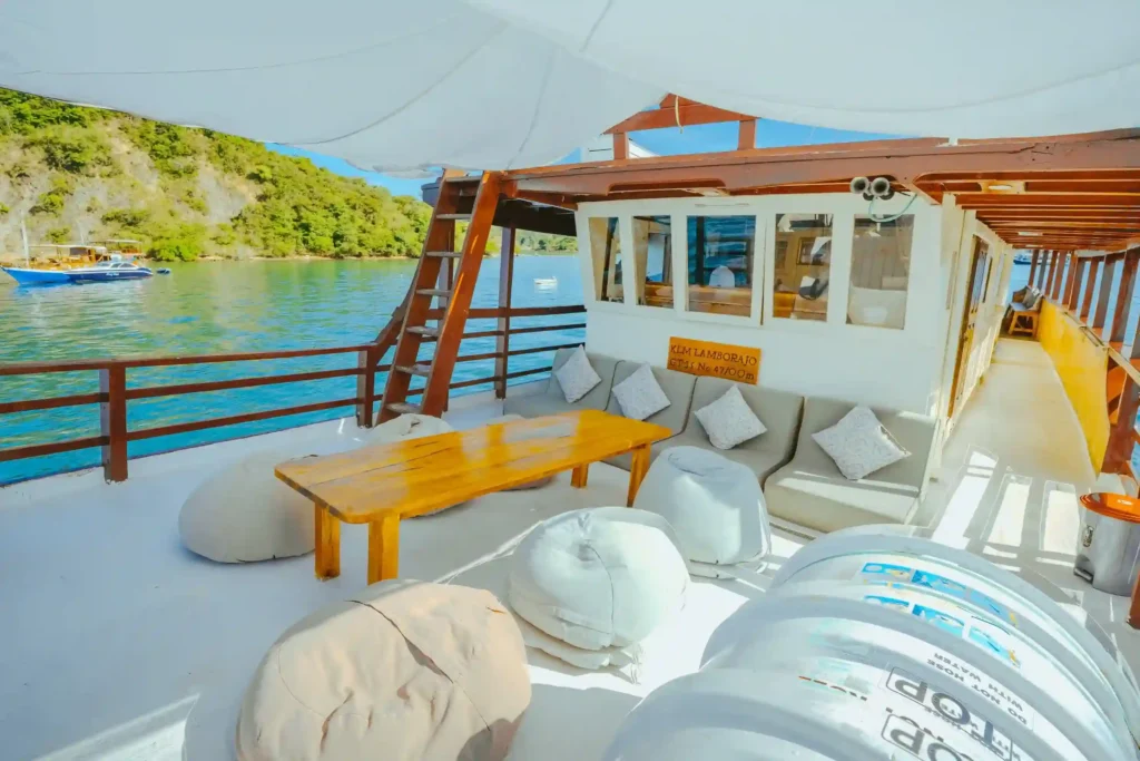 Lamborajo 1 Phinisi Boat Charter | Lamborajo 1 Phinisi Chill Area | Komodo Luxury