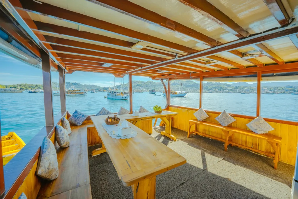 Lamborajo 1 Phinisi Boat Charter | Lamborajo 1 Phinisi Dining Area | Komodo Luxury