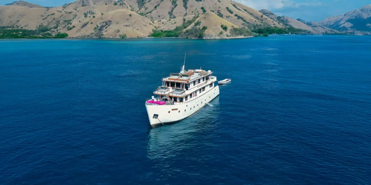 Le Costa Yacht Cruise Review: Experience Komodo Sailing on Premium Liveaboard