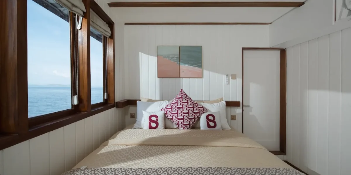 Le Costa Deluxe Cabin Marbella Capri Yacht Cruise | Komodo Luxury