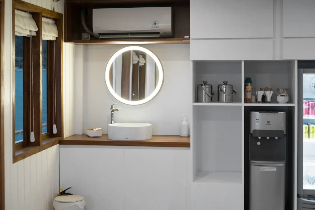 Le Costa Lounge | Komodo Luxury