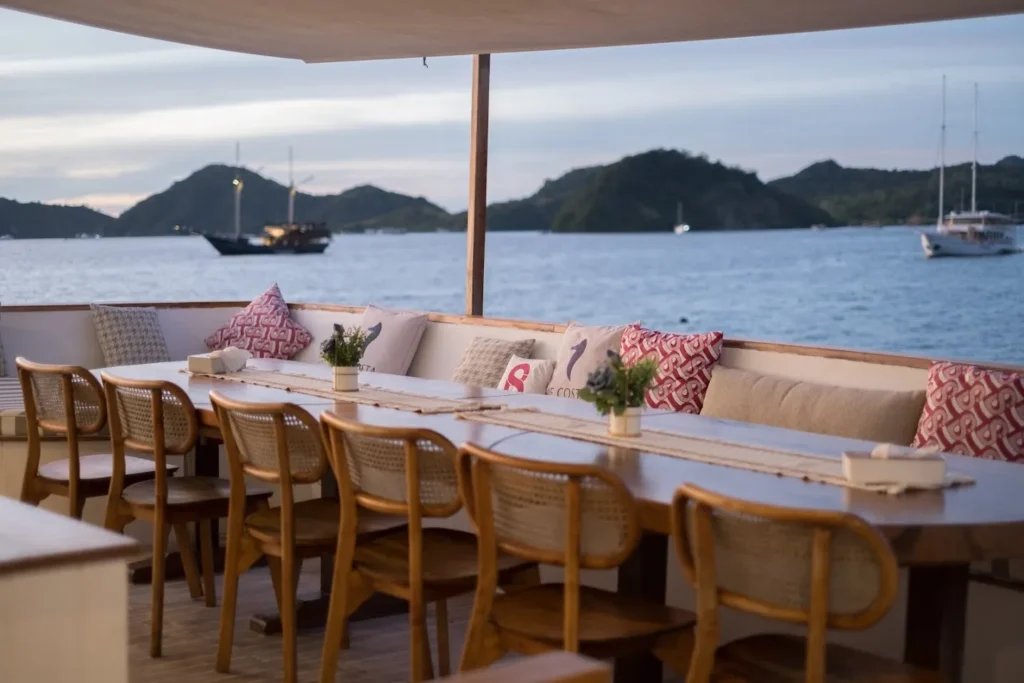 Le Costa Outdoor Dining Area | Komodo Luxury