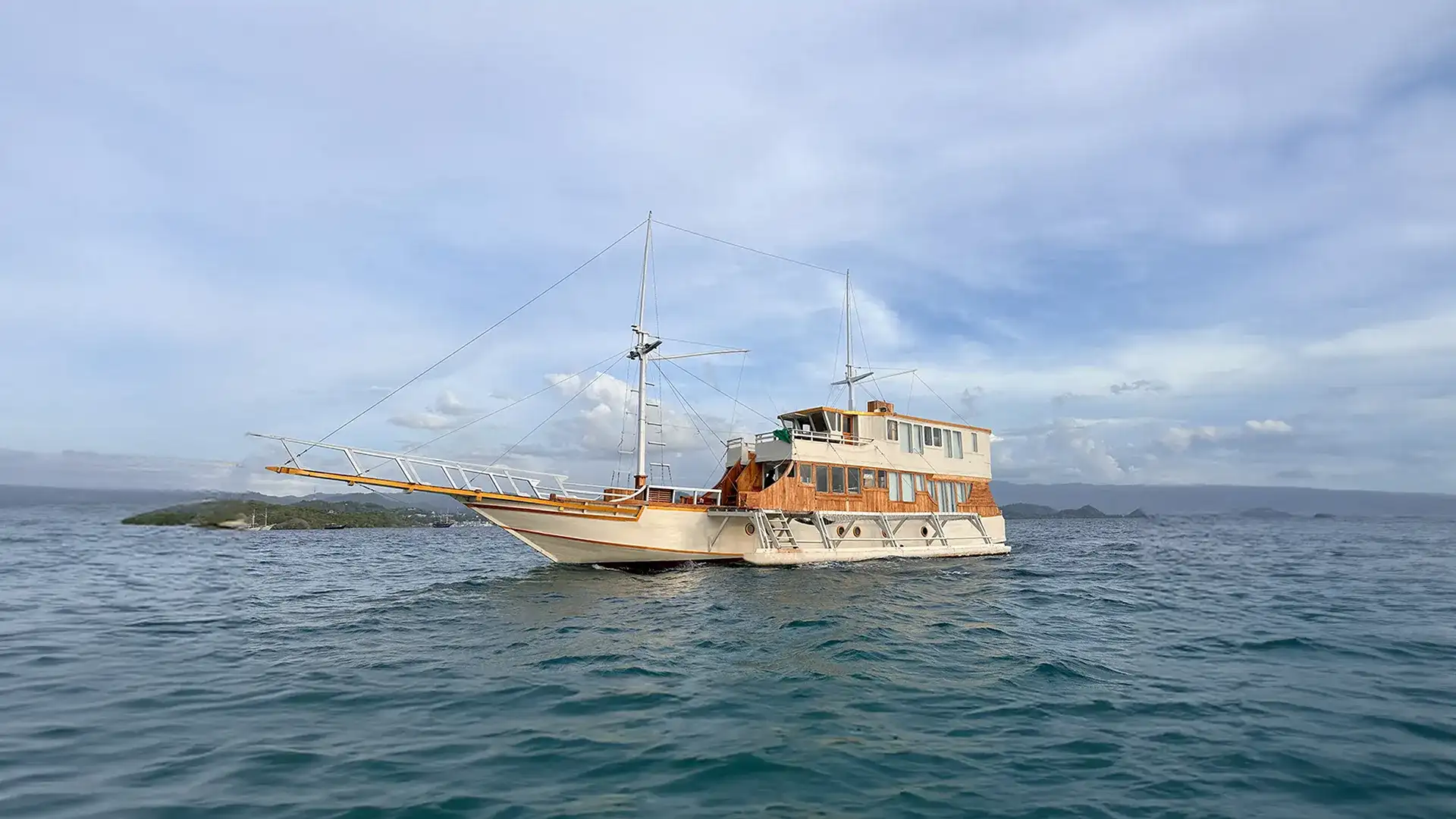 Mega Trusmi Yacht Cruise Phinisi Charter by Komodo Luxury