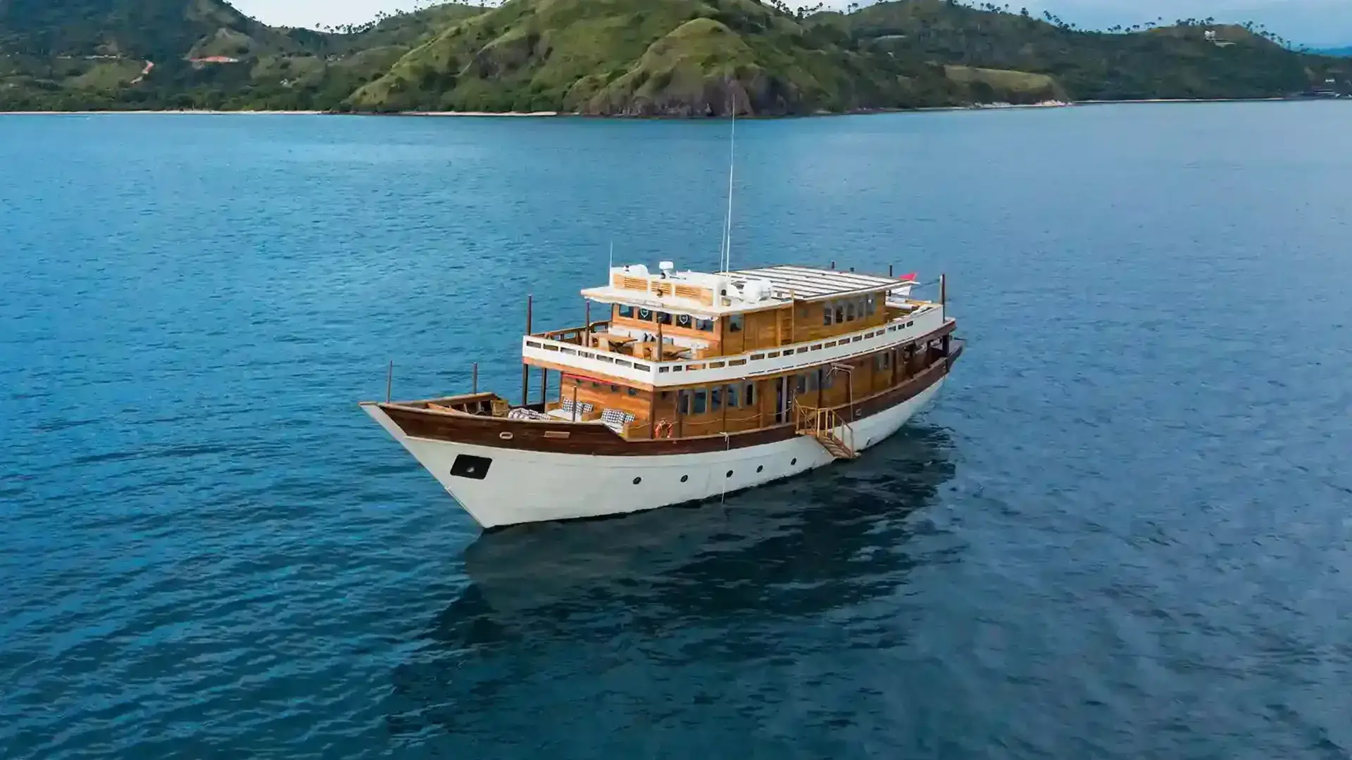 Mischief Yacht Cruise Phinisi Charter by Komodo Luxury