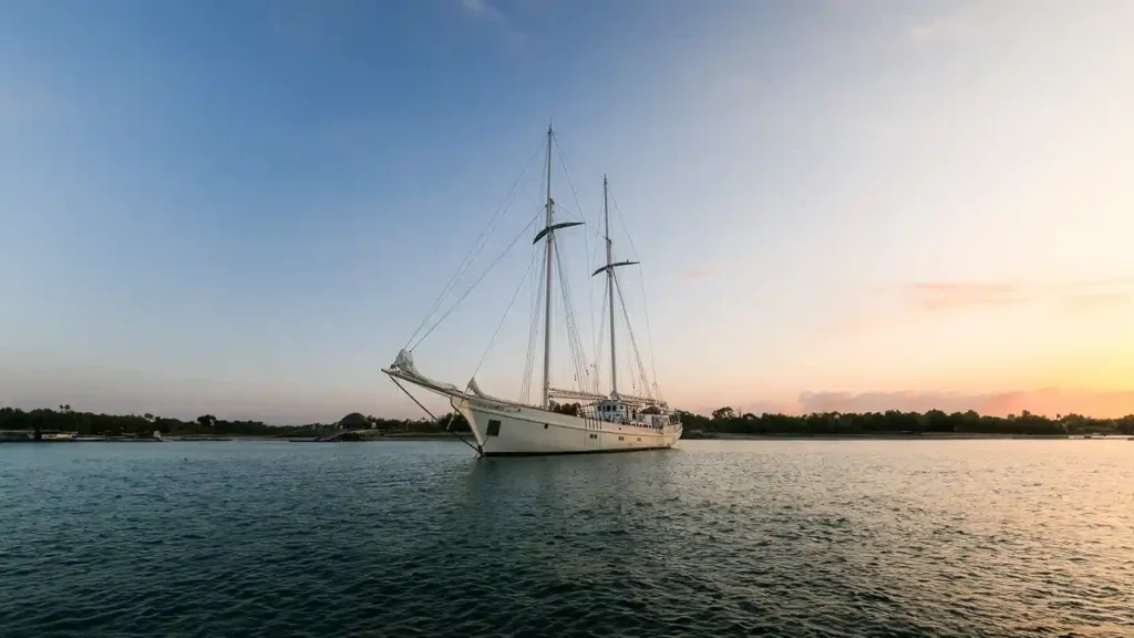 Mutiara Laut Yacht Cruise | Private Yacht Charter Komodo | Komodo Luxury