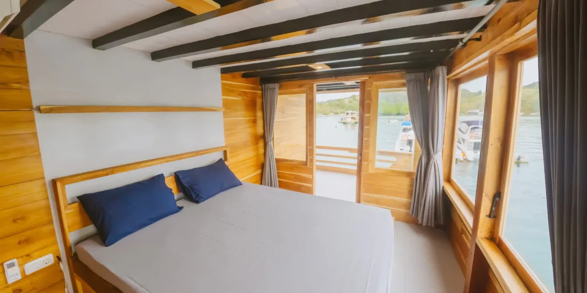 Maheswari Phinisi Master Ocean Cabin | Komodo Luxury
