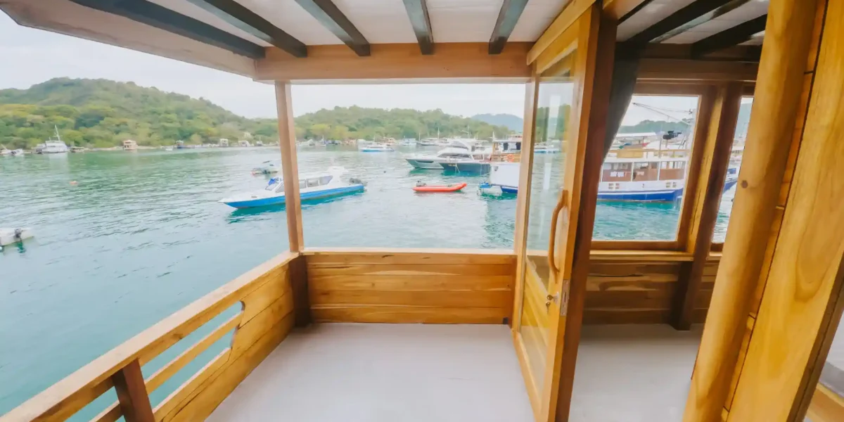 Maheswari Phinisi Master Ocean Cabin Balcony | Komodo Luxury