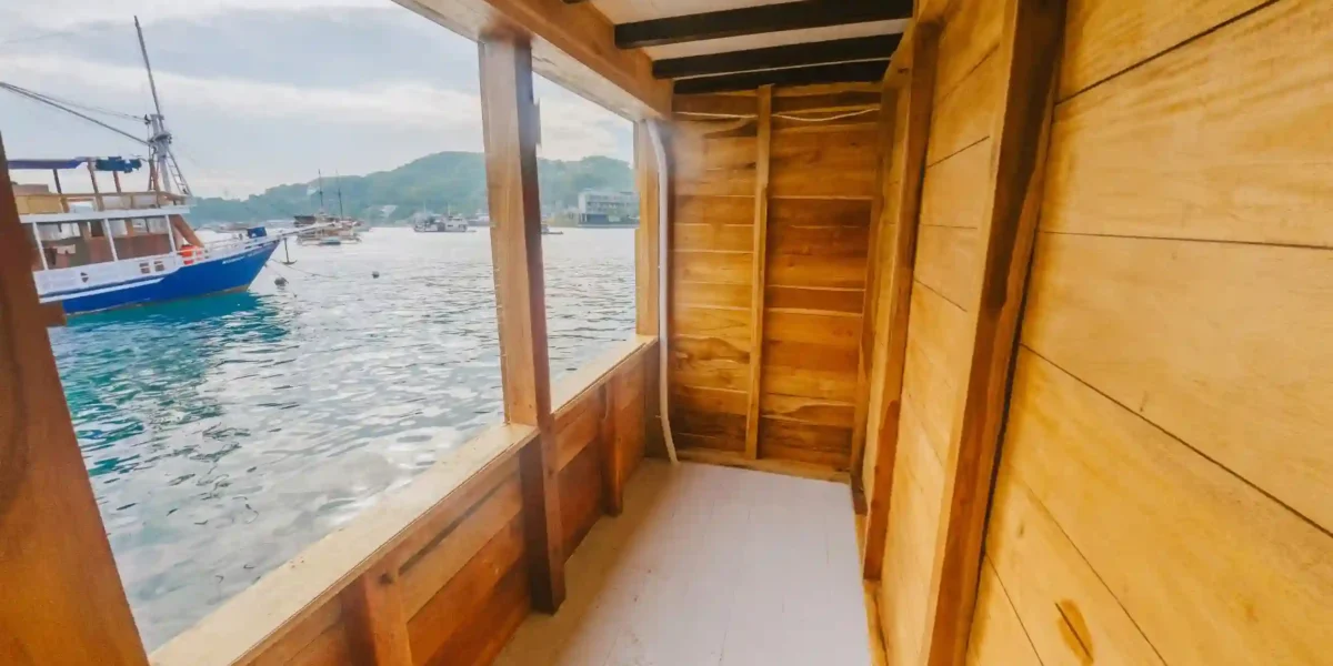 Maheswari Phinisi Signature Cabin Balcony | Komodo Luxury