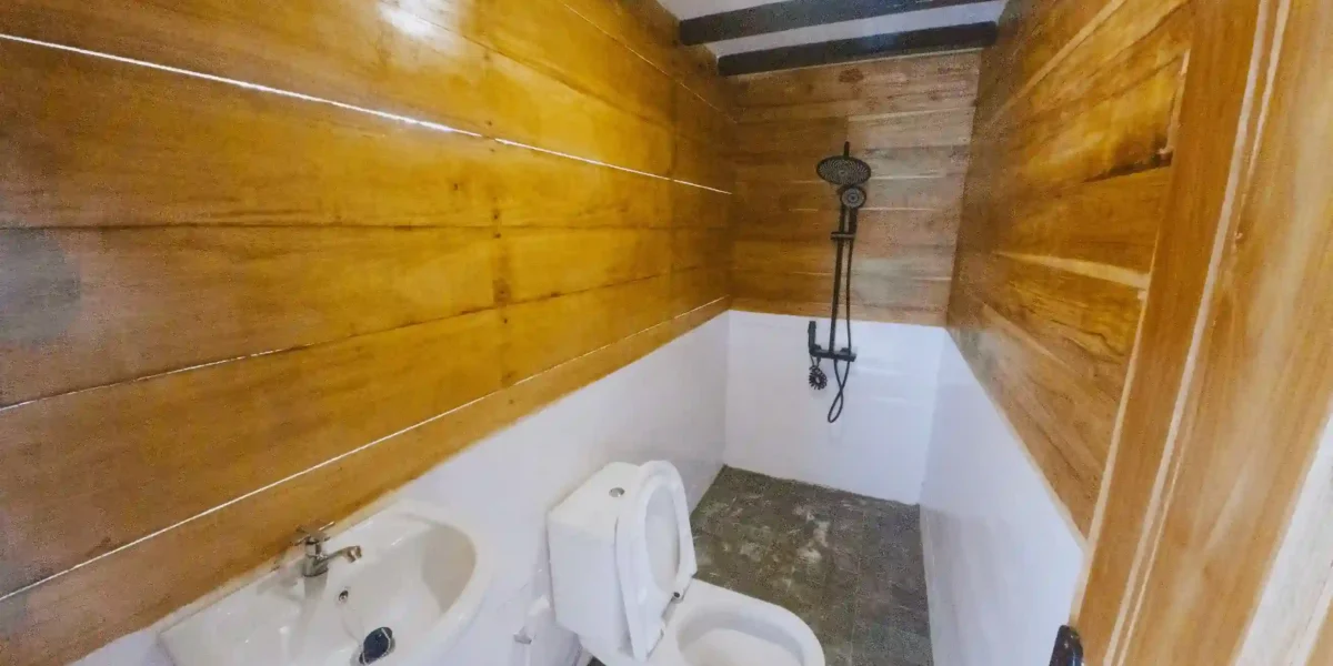 Maheswari Phinisi Signature Cabin Bathroom | Komodo Luxury