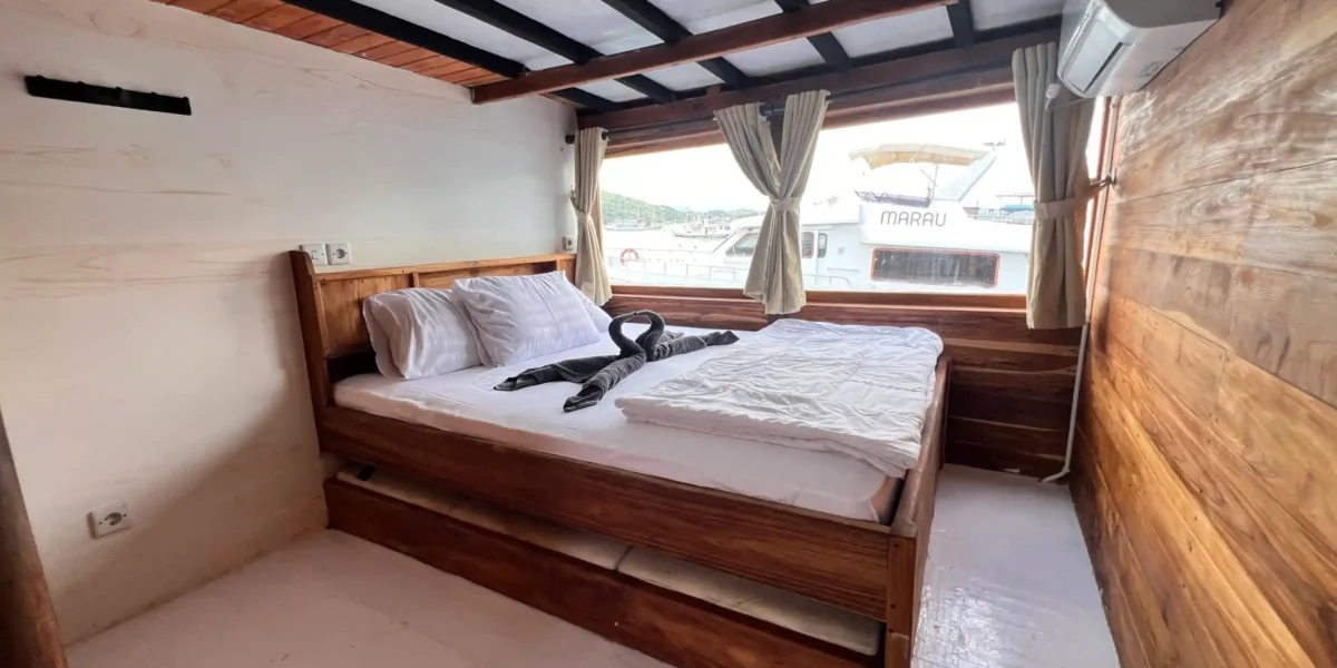 Master Cabin Flores Utama Phinisi Boat Charter | Komodo Luxury