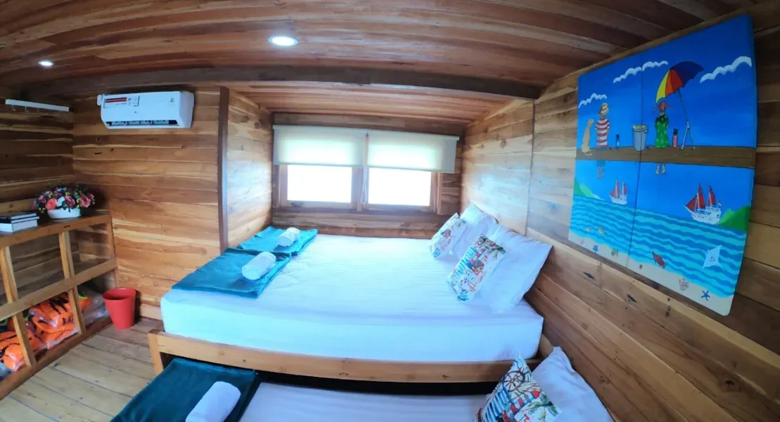 塔拉萨二号菲尼西号 | 豪华主卧舱塔拉萨二号 | 科莫多豪华游艇