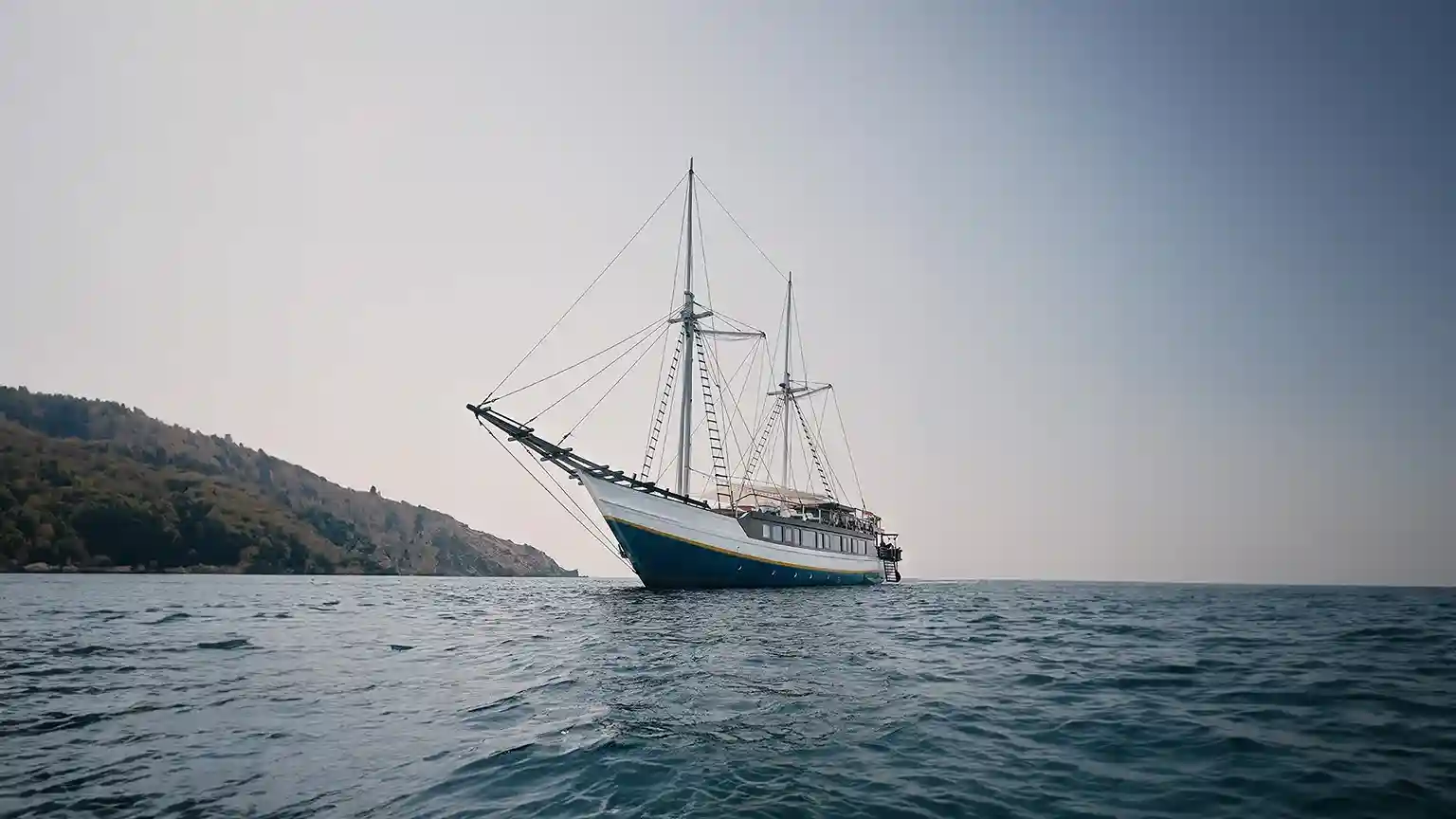 Nayara Yacht Cruise Phinisi Charter by Komodo Luxury