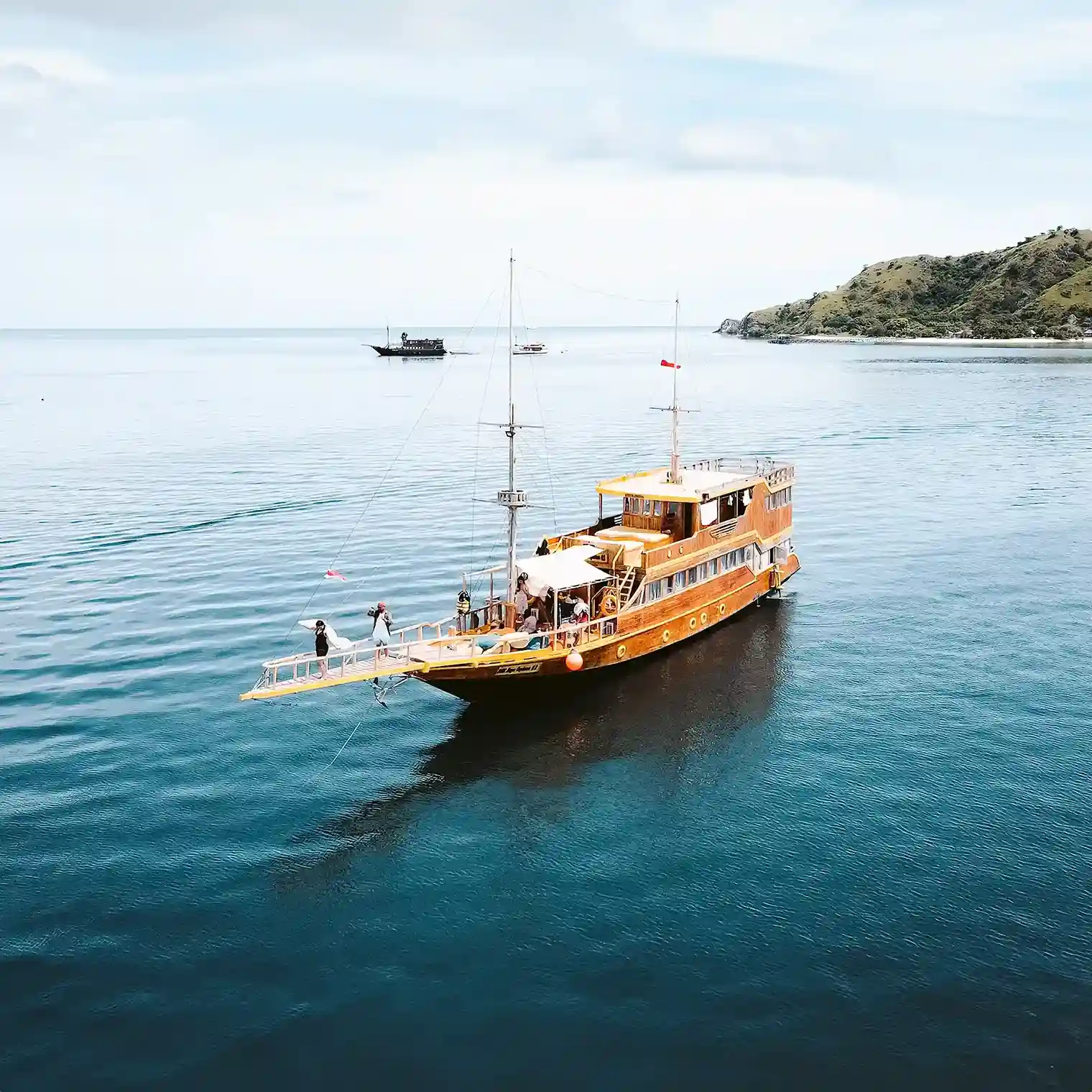 NK Jaya 2 Yacht Cruise Phinisi - KomodoLuxury