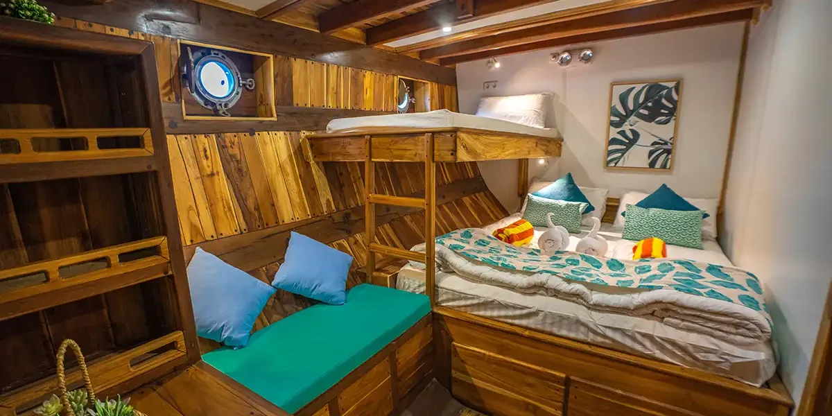 Pinta Liveaboard Boat Charter | Pinta Liveaboard Deluxe Cabin | Komodo Luxury